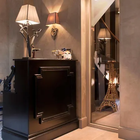 جلامور باريس